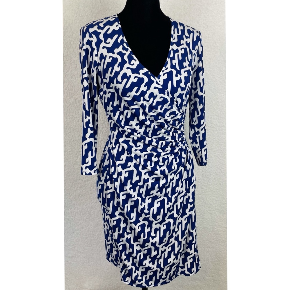 LAUNDRY • Blue and White Geometric Wrap V-Neck Mini Dress, 4P - Picture 4 of 14
